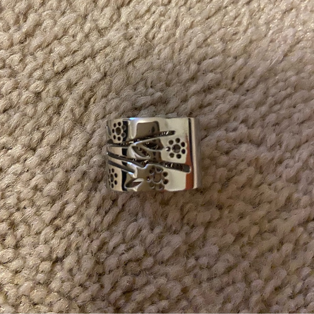 Thick Floral Cutout Ring